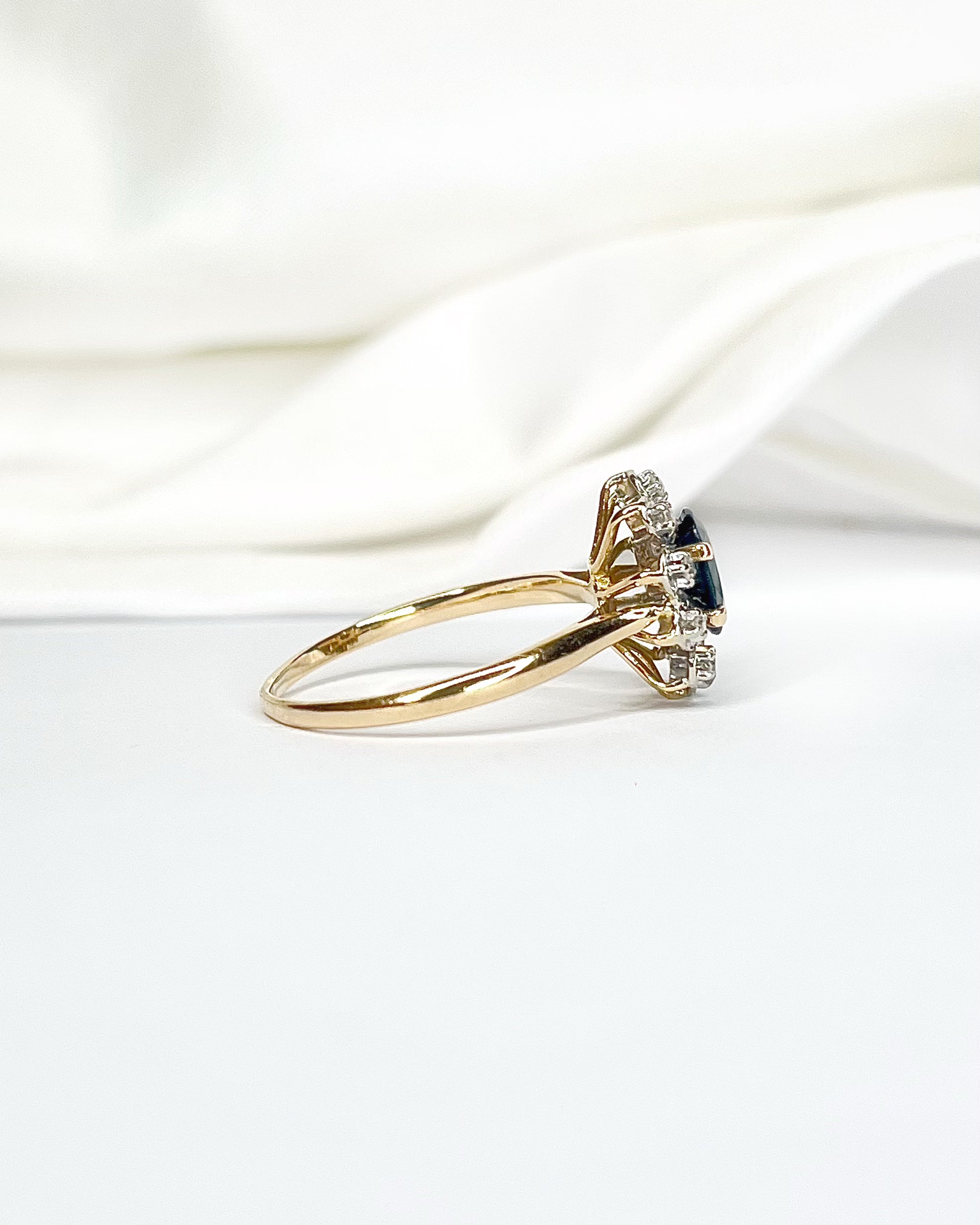 Anillo Marguerite Zafiro 1.20 quilates y Diamantes "Célia"