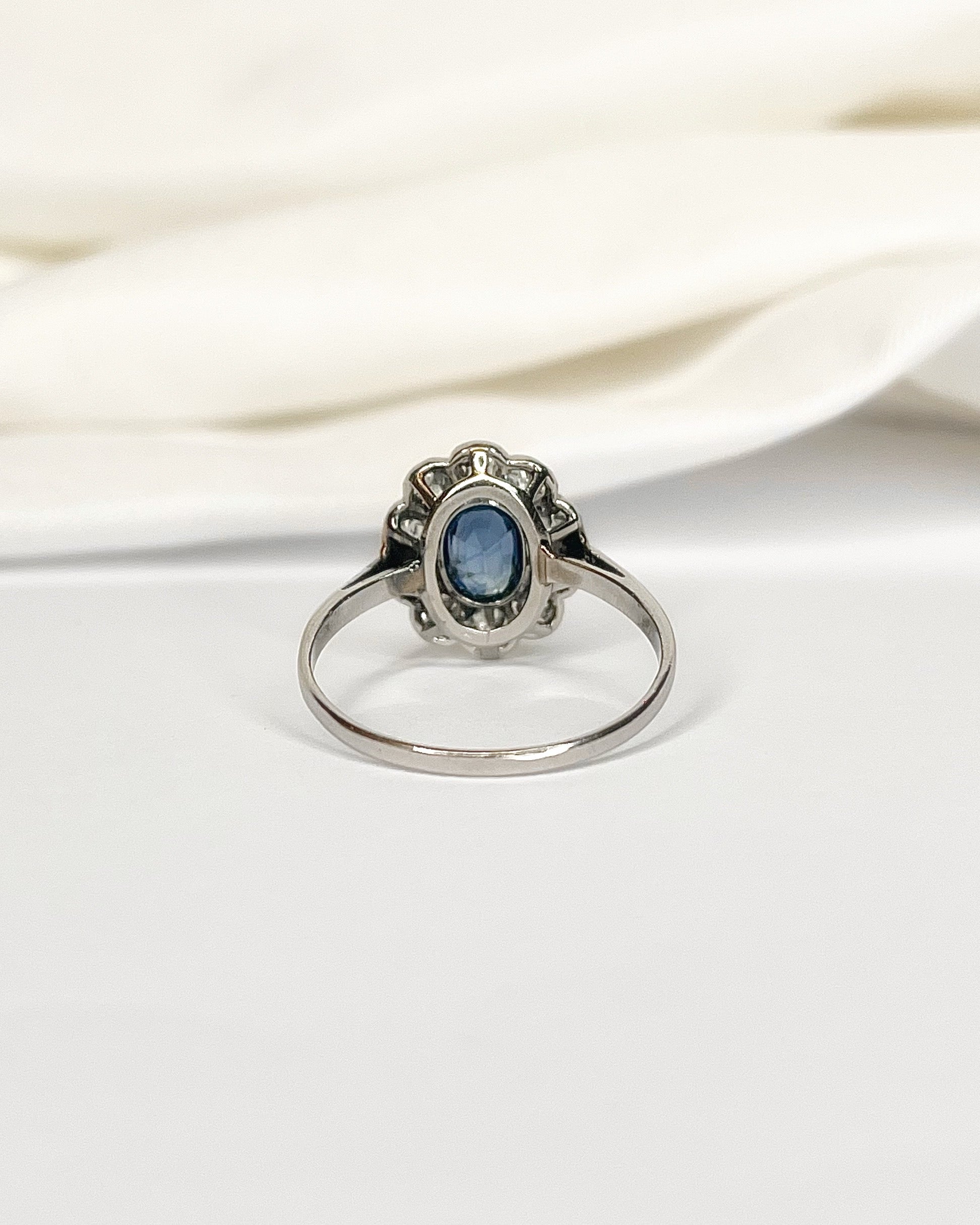 Anillo Marguerite Zafiro 0,85 quilates y Diamantes 0,70 quilates "Laurine"