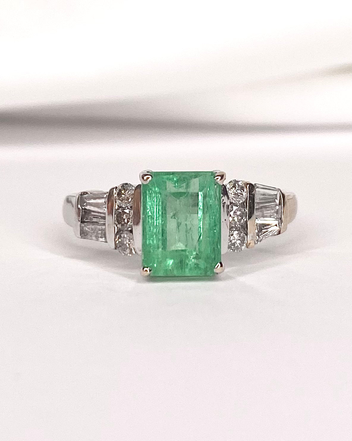 Bague Trilogie Émeraude 1.90 carat &amp; Diamants 0.30 "Celeste"