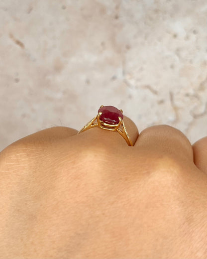 Solitaire Ruby 3.30 Carats &amp; Diamonds Ring "Ranya"