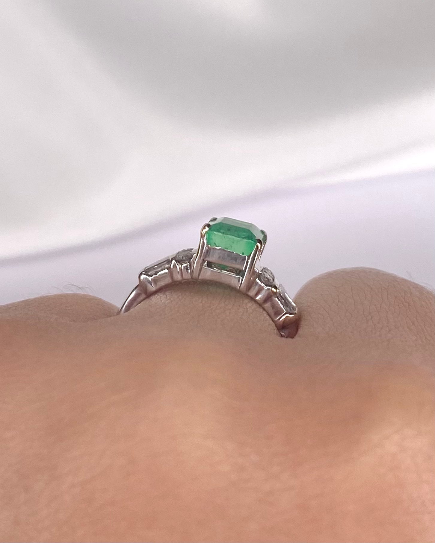 Bague Trilogie Émeraude 1.90 carat &amp; Diamants 0.30 "Celeste"