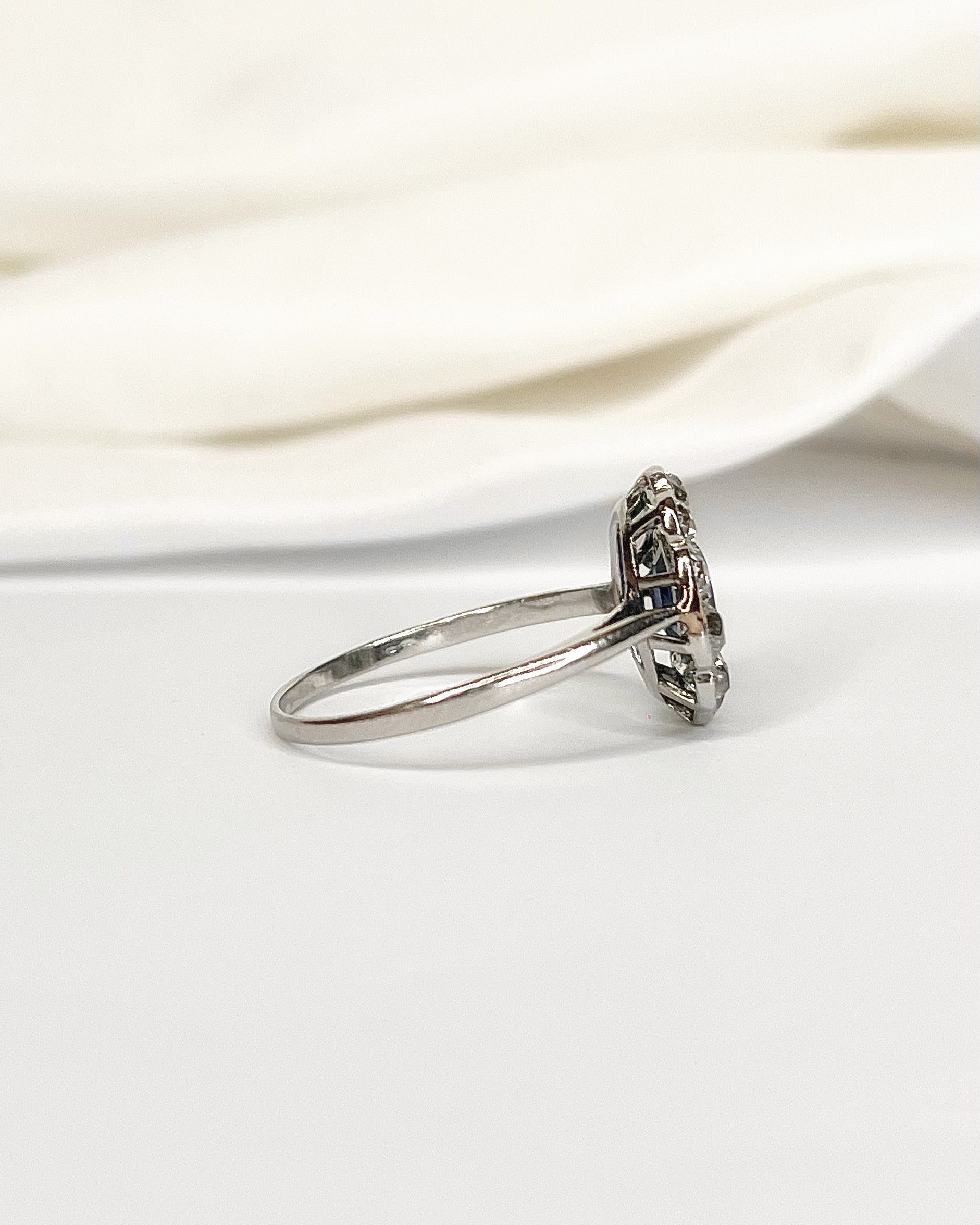 Anillo Marguerite Zafiro 0,85 quilates y Diamantes 0,70 quilates "Laurine"