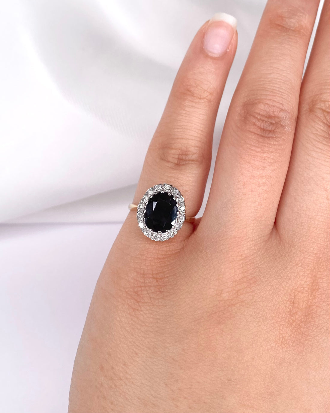 Bague Marguerite Saphir 3.84 carats et Diamants "Wendy" - Lyon - Elliade Paris