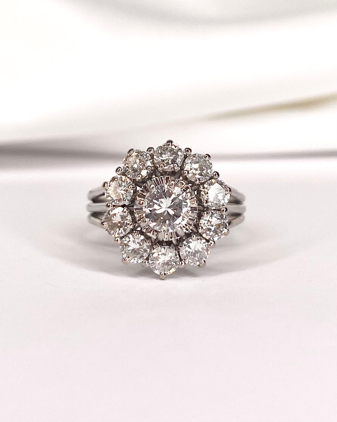 Bague Marguerite Diamants 1.45 carat, Or &amp; Platine 5.45g "Nouria"