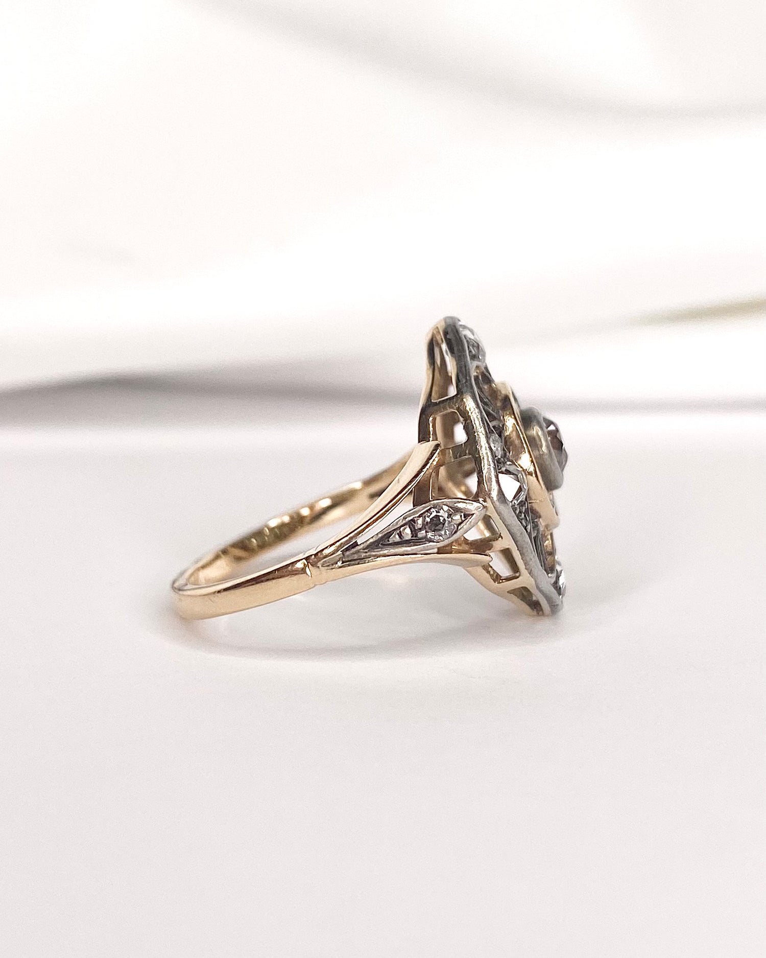 Bague Art-Deco Diamants 0.47 carat &amp; Pierres Vertes "Tatiana" - Elliade Paris