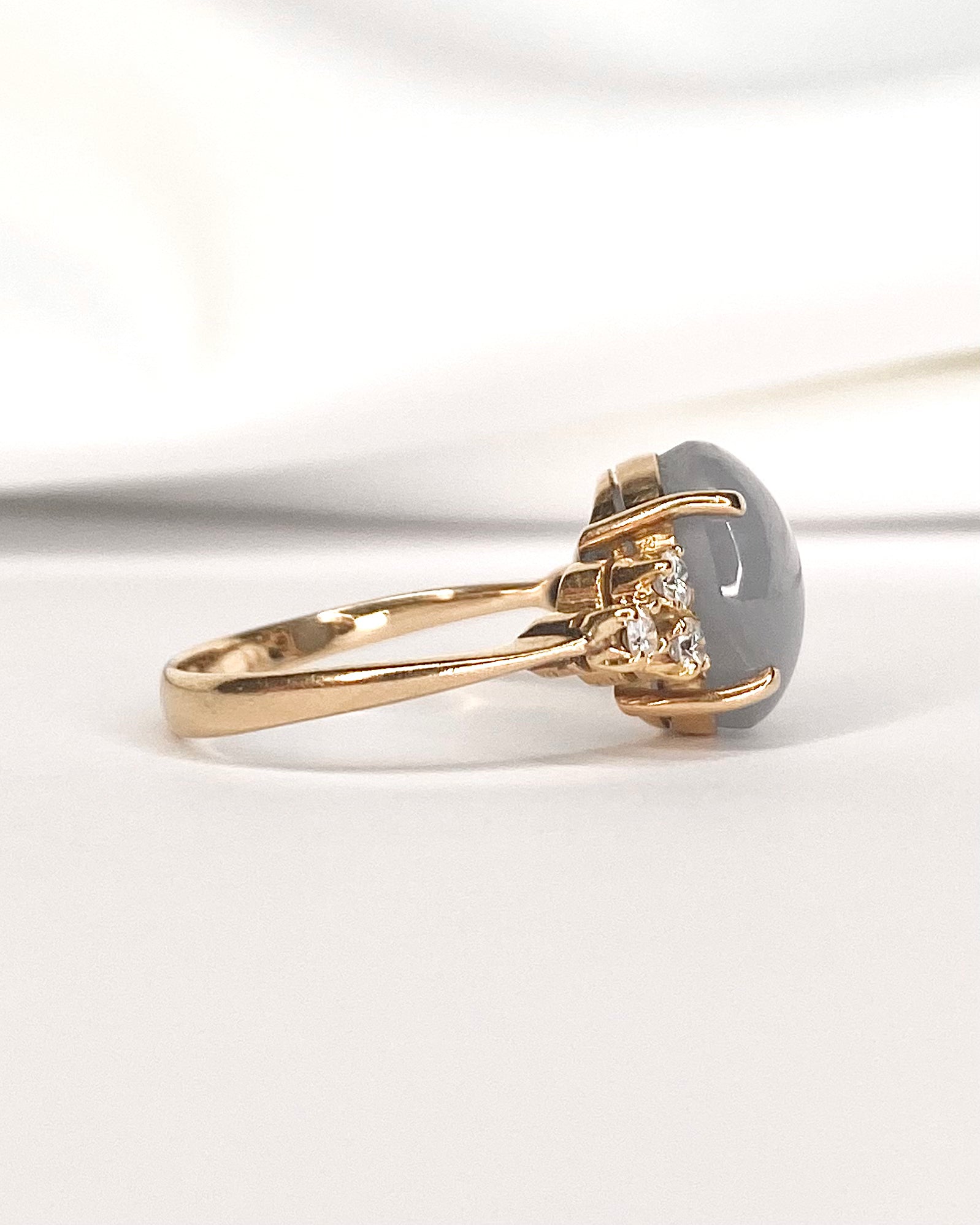 Bague Trilogie Saphir Étoilé 7.75 carats &amp; Diamants "Dorine" - Elliade Paris