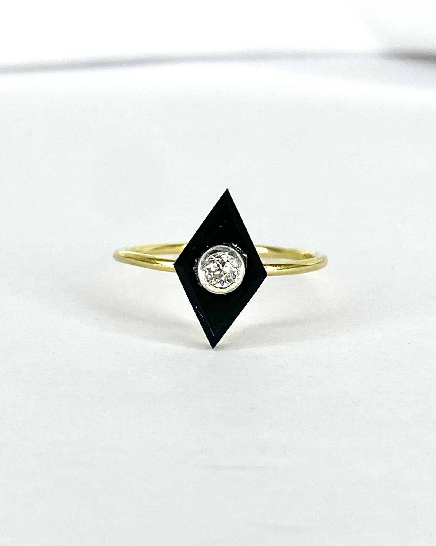Anillo Art Déco Ónix y Diamante "Zoé"