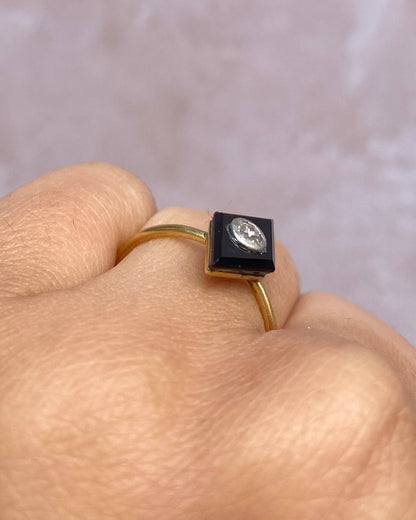 Anillo Art Déco Ónix y Diamante "Zoé"