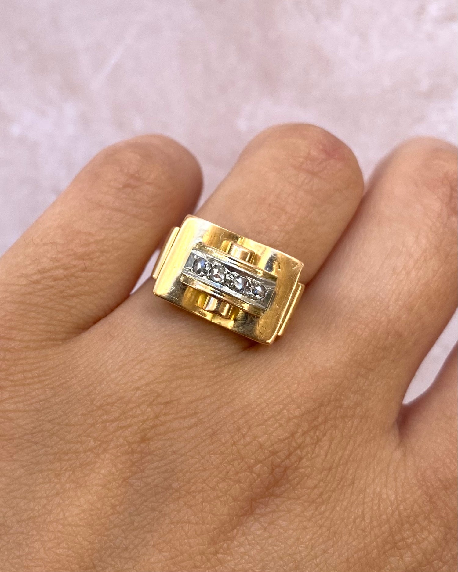 Anillo Tank Diamantes y Oro 4.63g "Danaë"