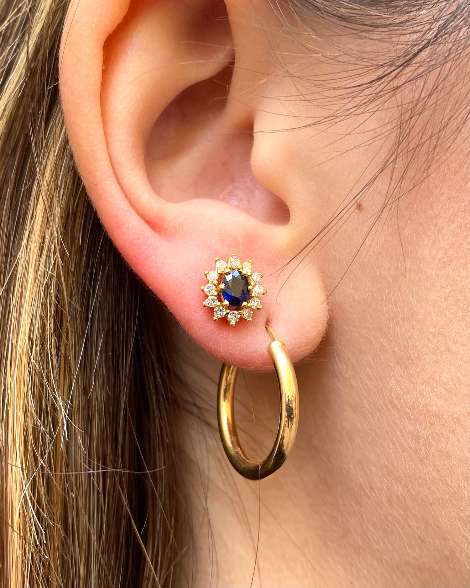 Pendientes de botón Margarita con zafiros 0.75 quilates y diamantes 0.48 quilates "Sarah"