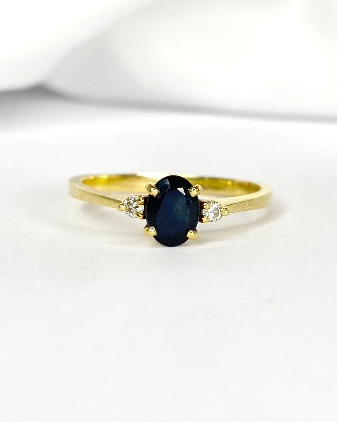 Bague Trilogie Saphir 1.10 carat &amp; 2 Diamants "Elisa"