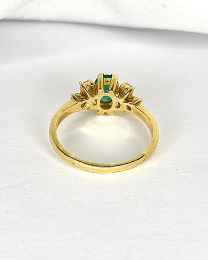 Anillo Trilogía Esmeralda 0,68 quilates y Diamantes 0,42 quilates "Lilia"