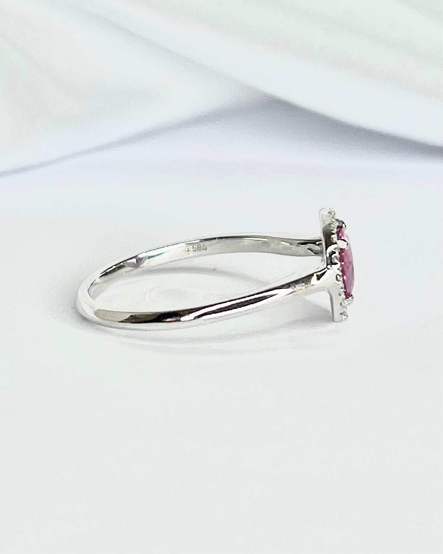 Bague Marguerite Saphir Rose Ceylan 1.20 carat &amp; Diamants 0.20 carat "Amicie" - Elliade Paris