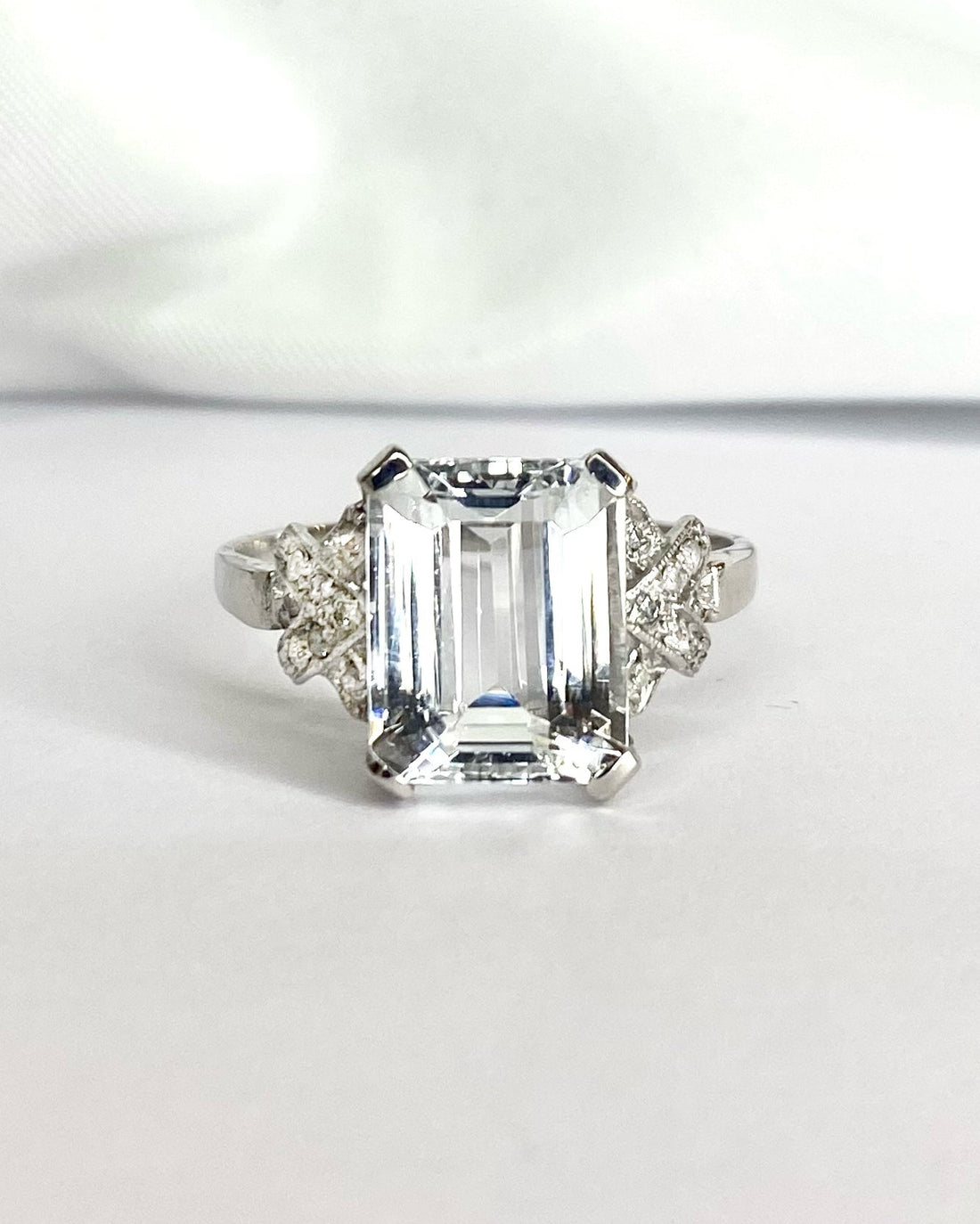 Bague Trilogie Goshenite 4.42 carats &amp; 16 Diamants "Eugenie"