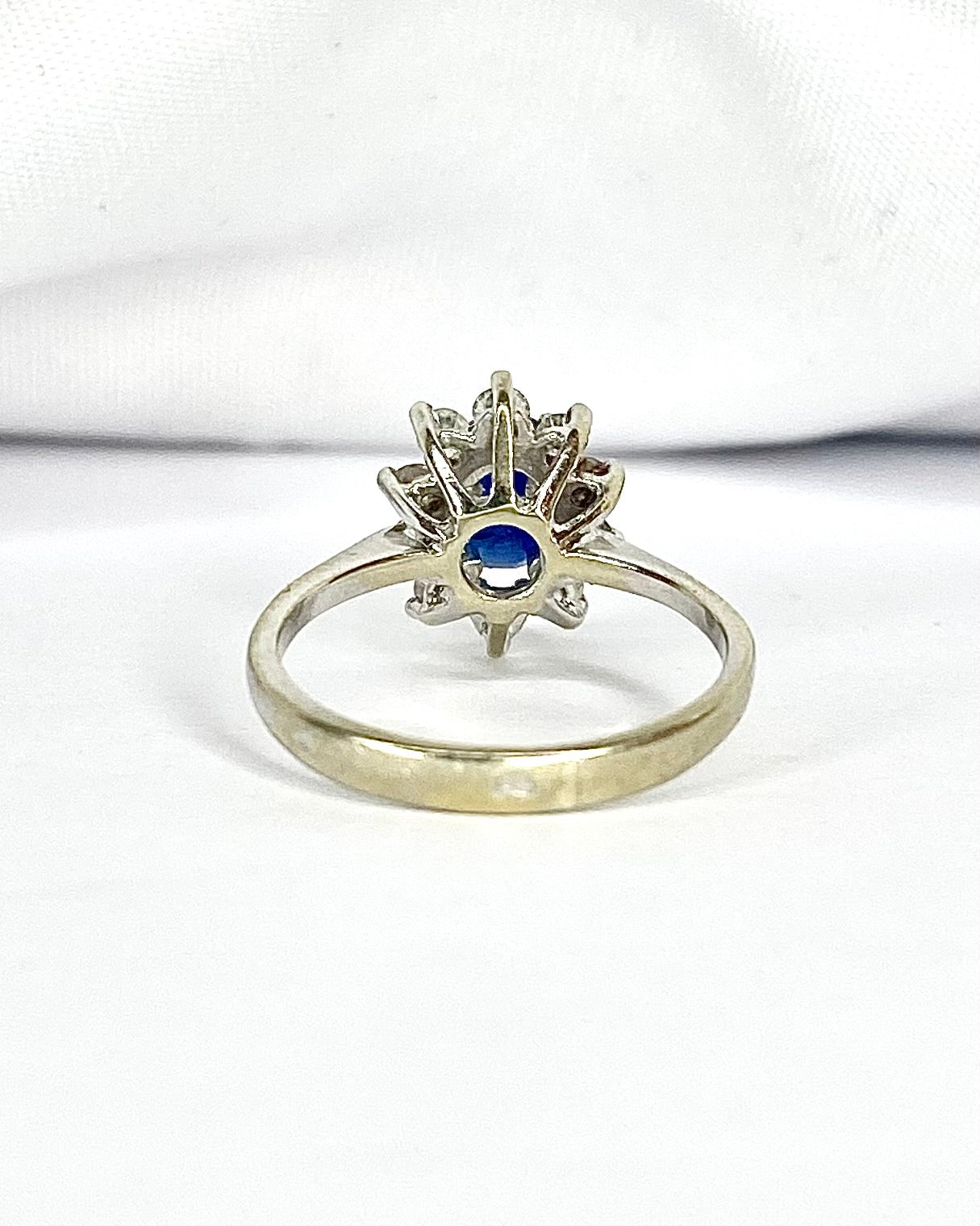 Anillo Marguerite Zafiro 0,75 quilates y Diamantes 0,40 quilates "Palmire"