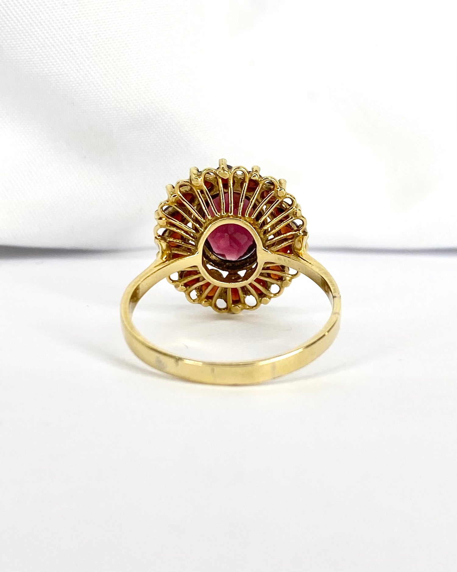 Bague Marguerite Grenats 2.07 carats "Ilda"
