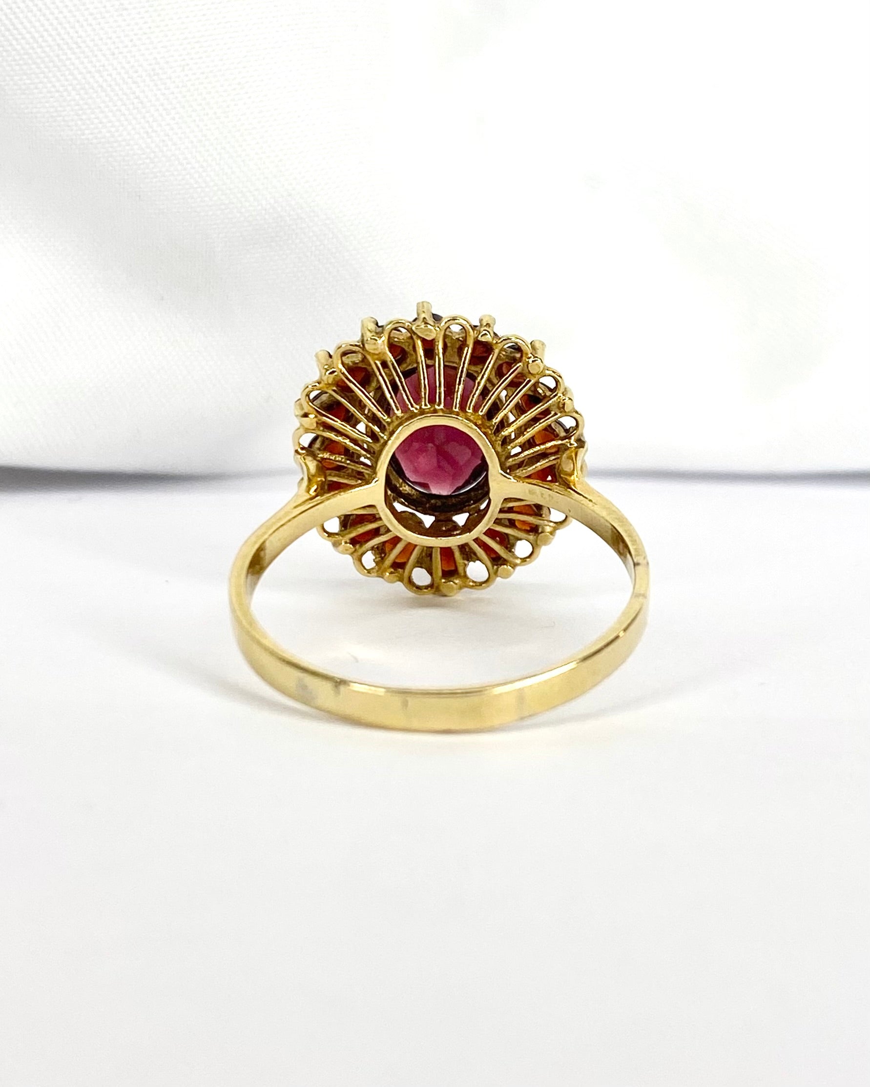 Bague Marguerite Grenats 2.07 carats "Ilda"