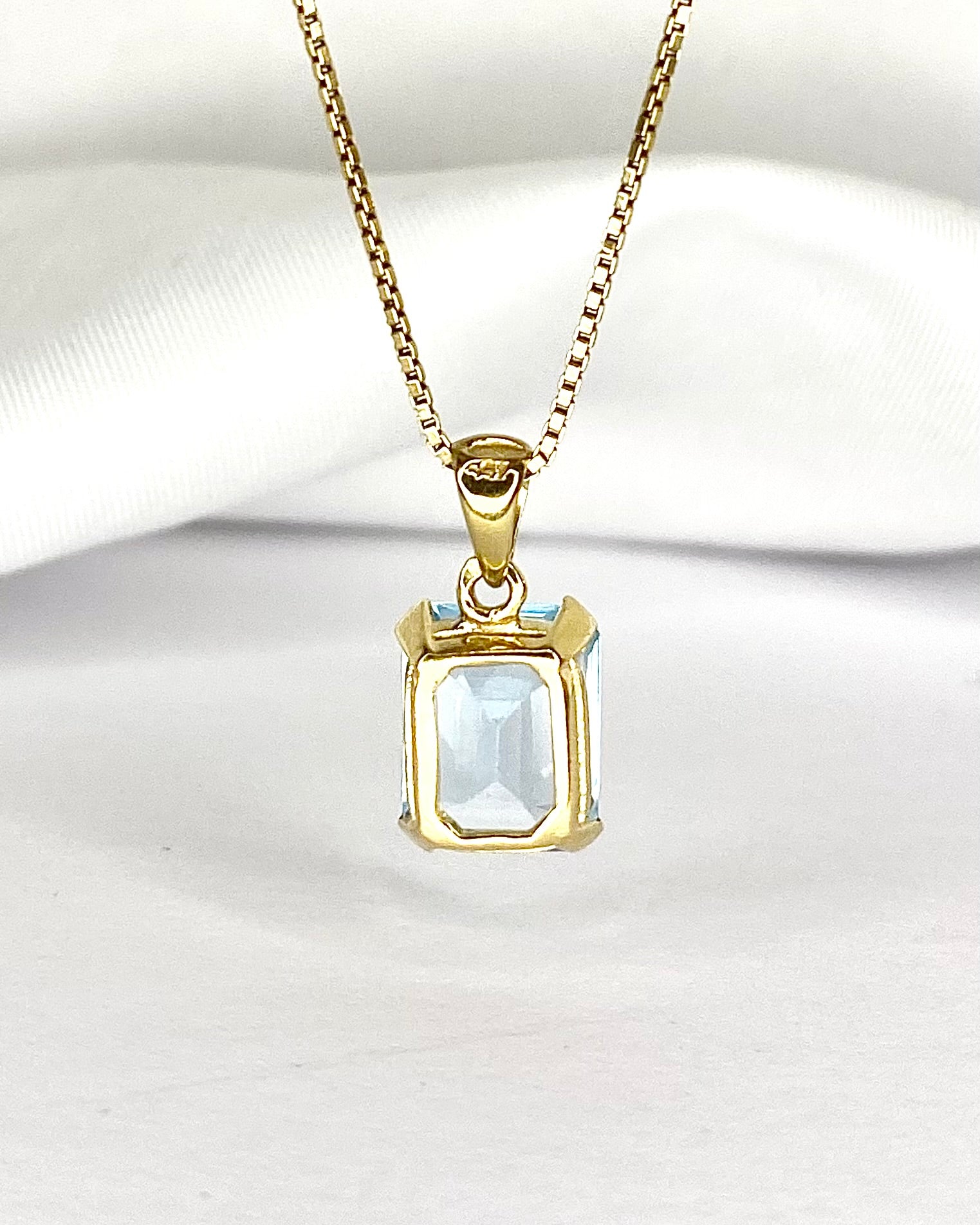 Sky Blue Topaz Pendant 5.10 Carats "Carina"