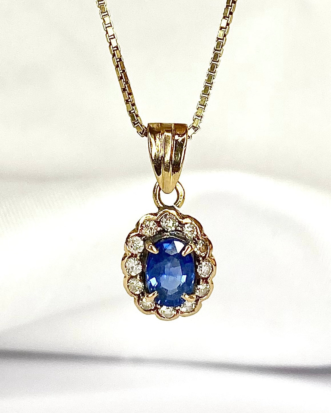Marguerite Pendant Sapphire 0.56 carat &amp; Diamonds 0.24 carat "Taline"