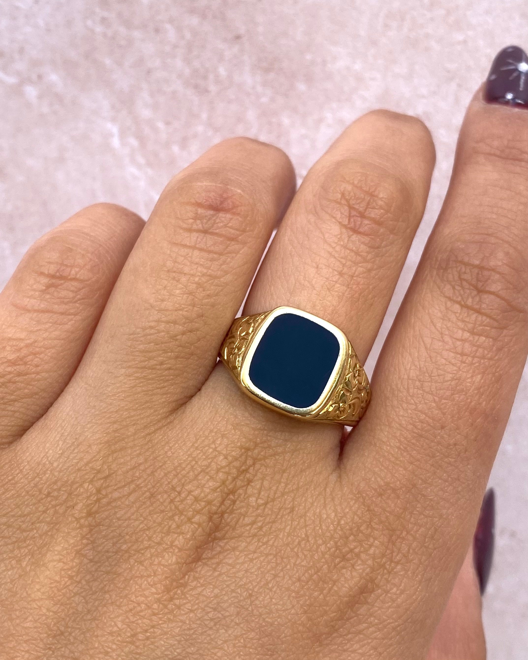 Onyx Signet Ring "Louis"
