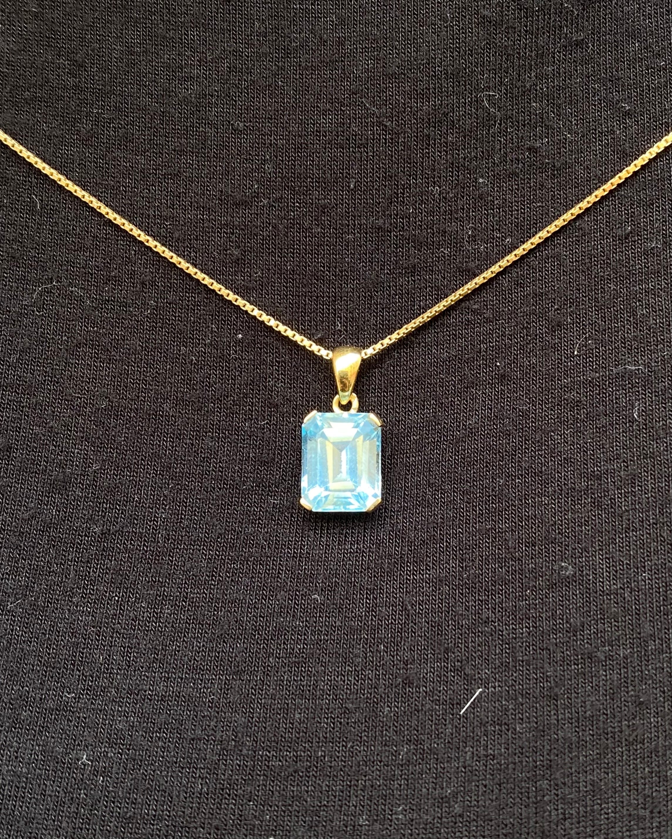 Sky Blue Topaz Pendant 5.10 Carats "Carina"