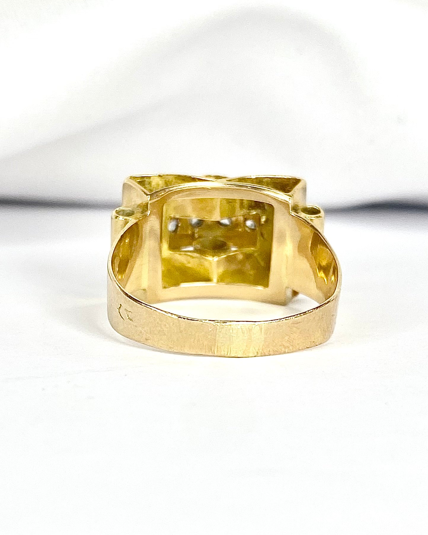 Anillo Tank Diamantes y Oro 4.63g "Danaë"
