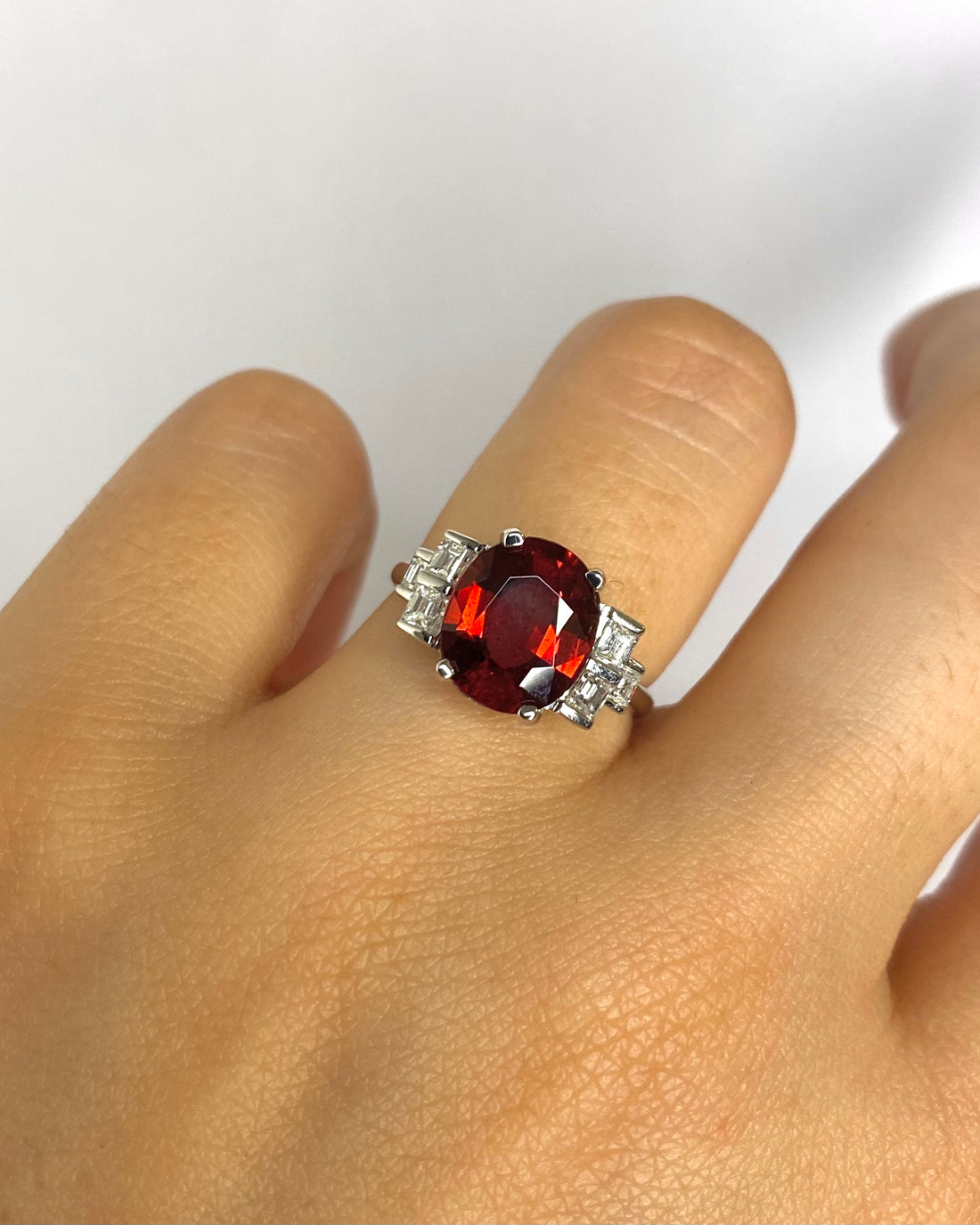 Bague Trilogie Grenat 3.43 carats &amp; Diamants 0.31 carat "Mélusine"
