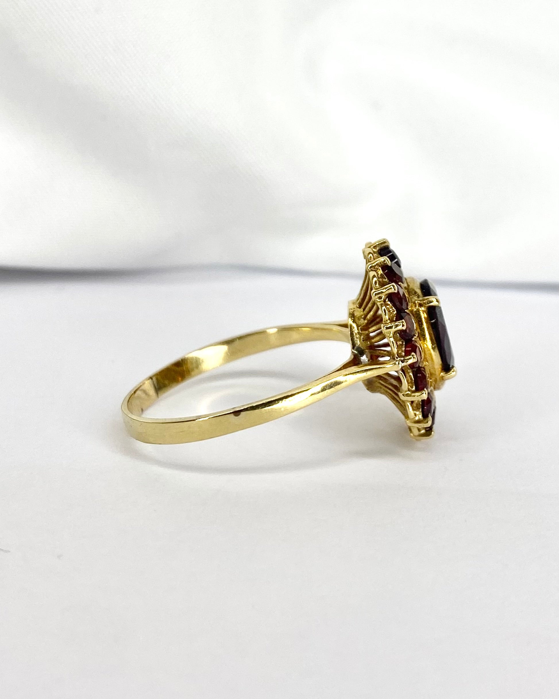 Bague Marguerite Grenats 2.07 carats "Ilda"