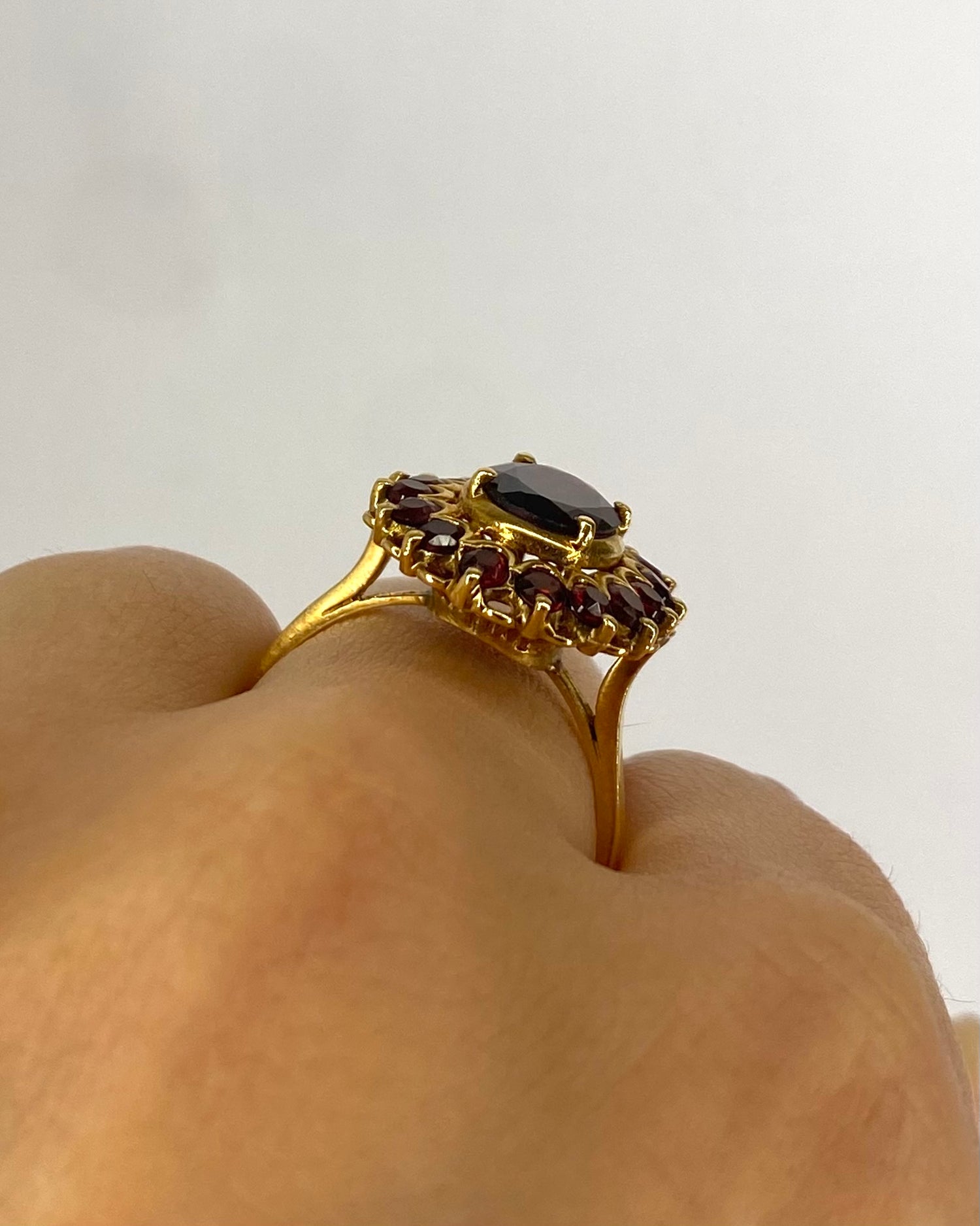 Bague Marguerite Grenats 2.07 carats "Ilda"