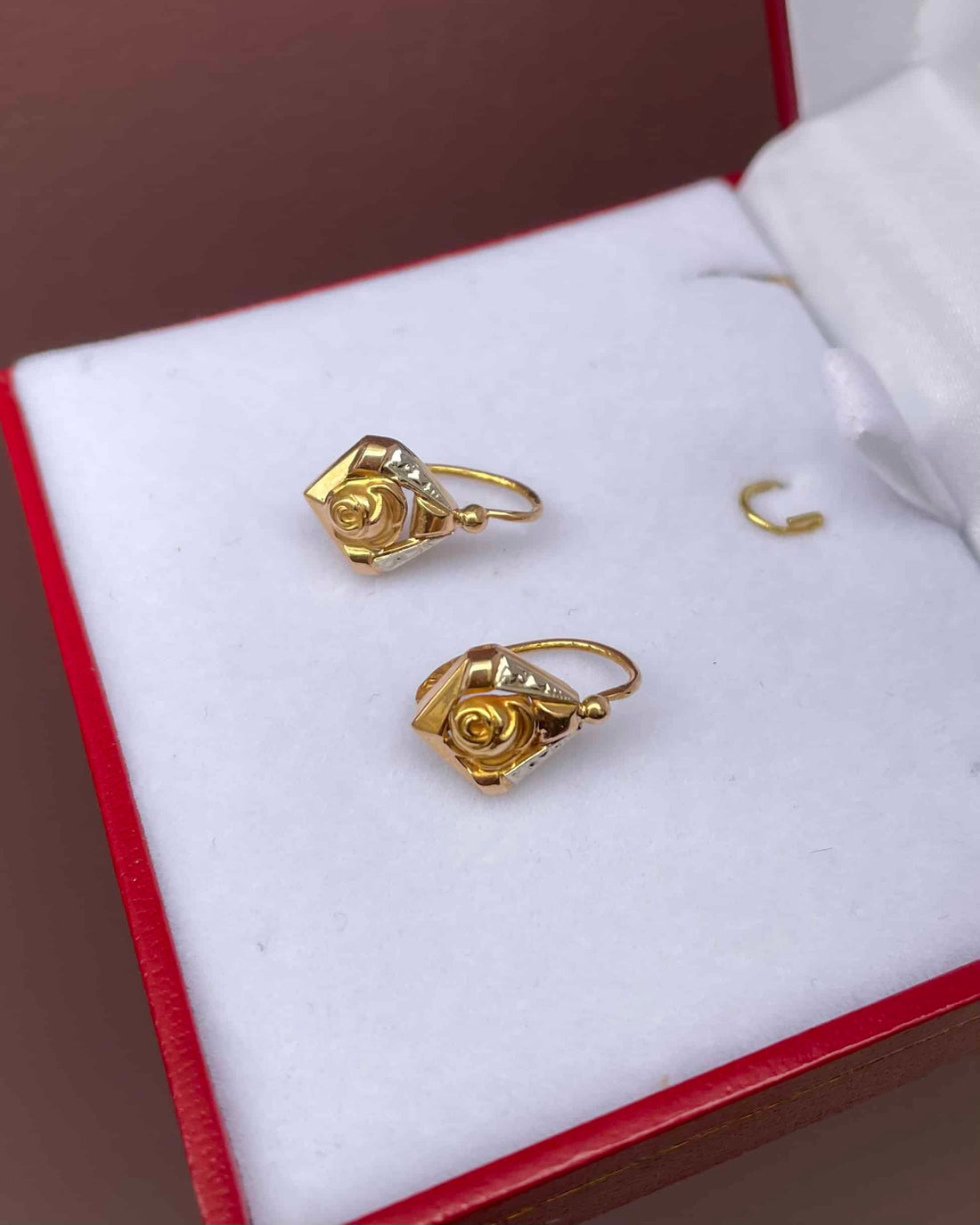 Vintage Flower Two Gold &quot;Madalina&quot; Sleepers