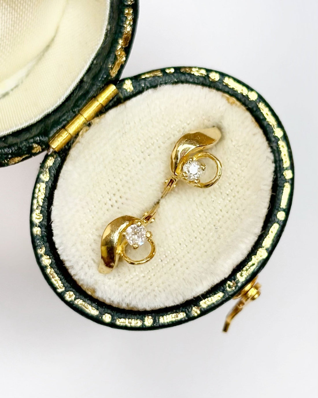 Années 40 Boucles d'Oreilles Antique Perle Impériale - Ma Penderie Vintage Années 40 Boucles d'Oreilles Antique Perle Impériale - Ma Penderie Vintage