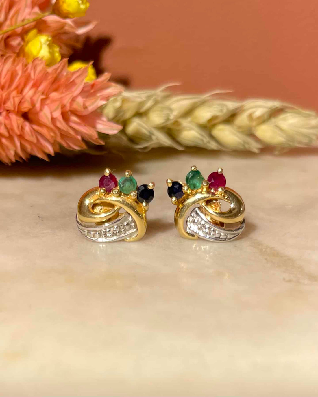 Pendientes &quot;Madeleine&quot; de esmeralda, zafiro, rubí y diamantes