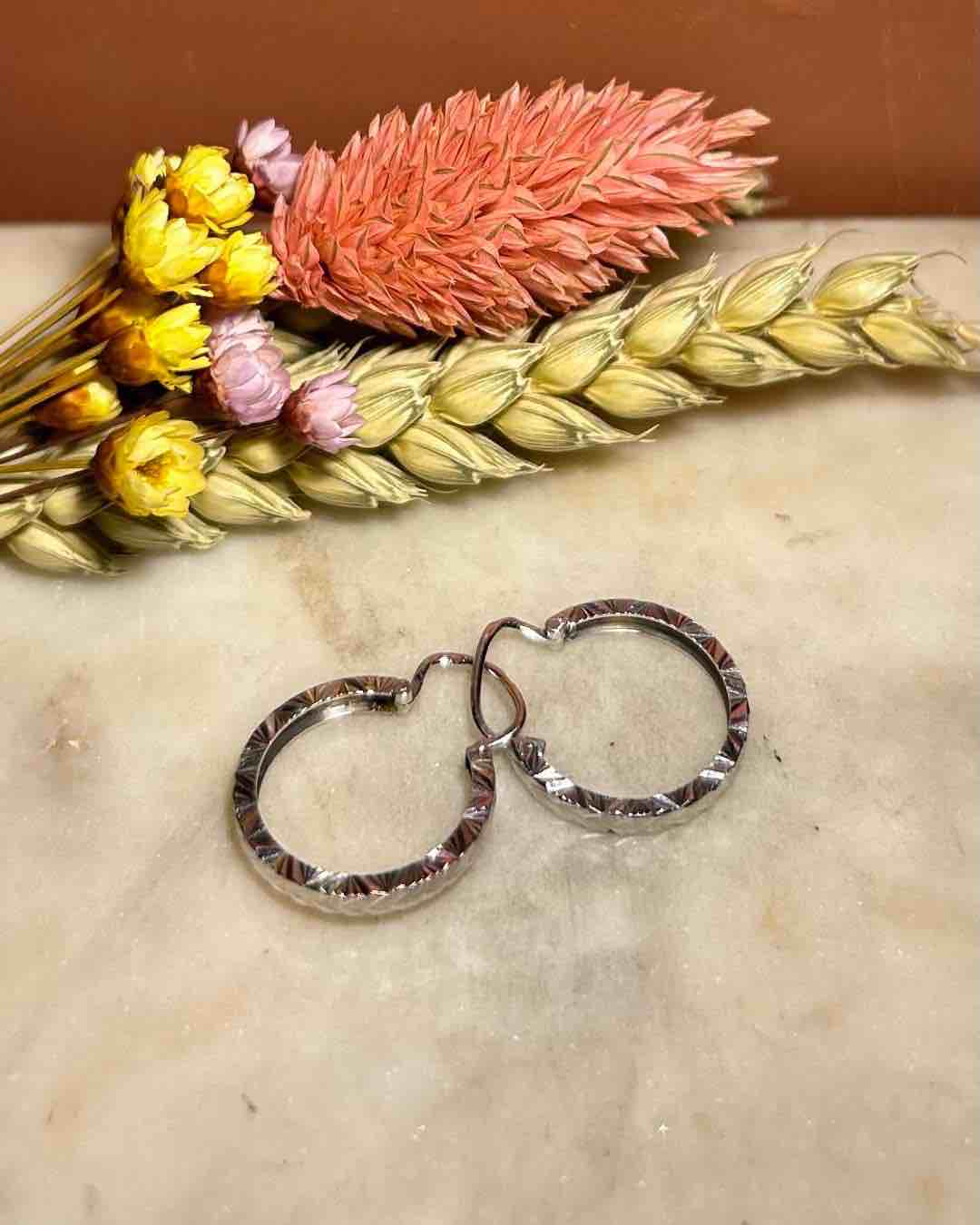 Vintage 18-carat white gold "Claudia" hoop earrings