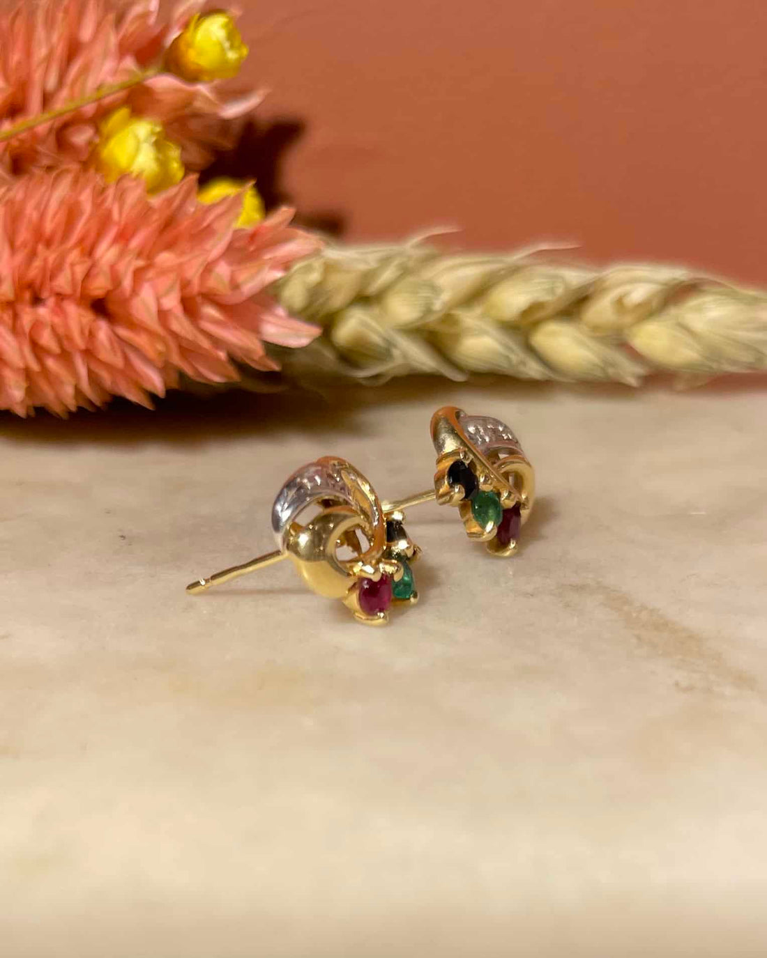 Pendientes &quot;Madeleine&quot; de esmeralda, zafiro, rubí y diamantes