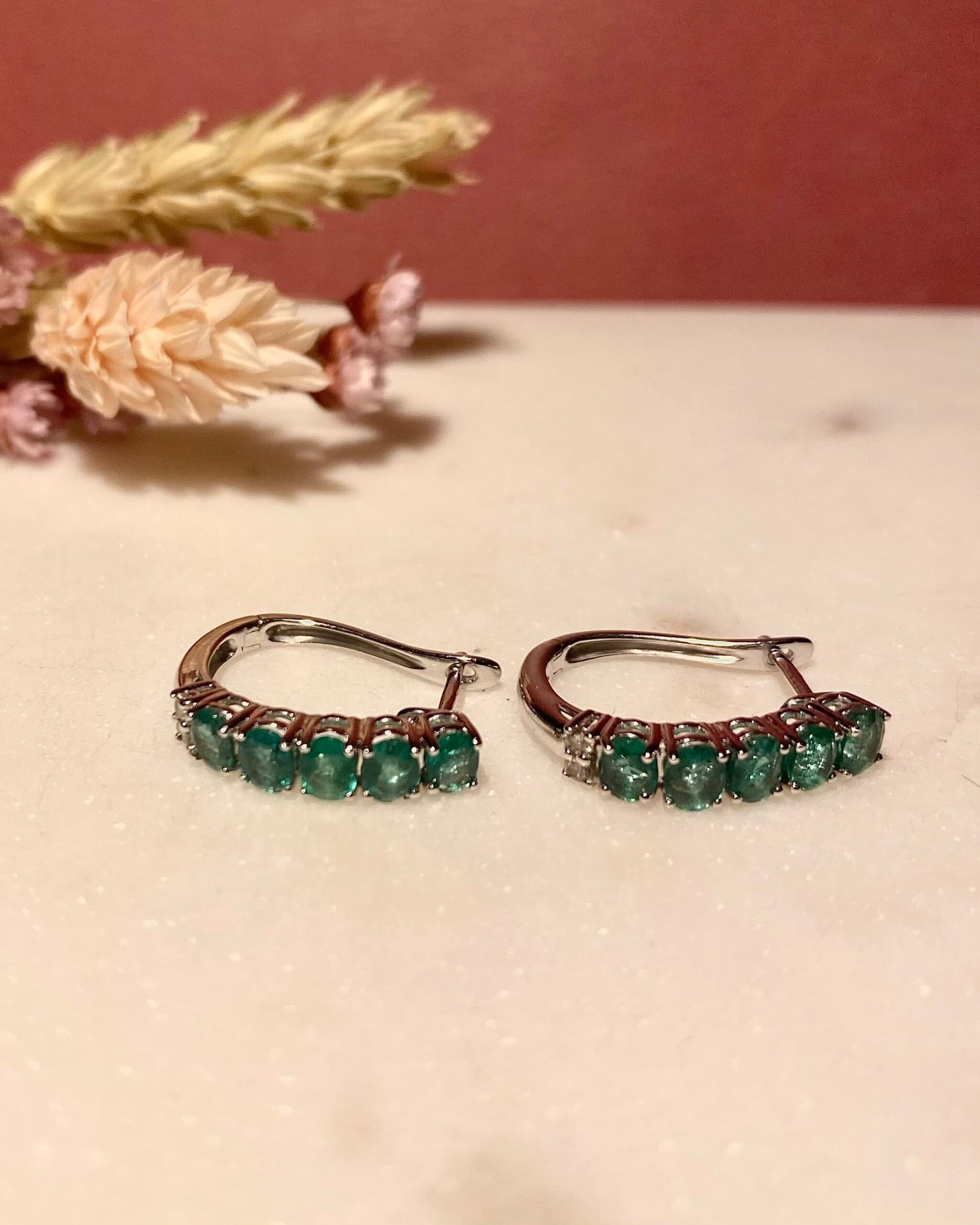 Pendientes &quot;Carrie&quot; de esmeralda y diamantes de 1,66 quilates