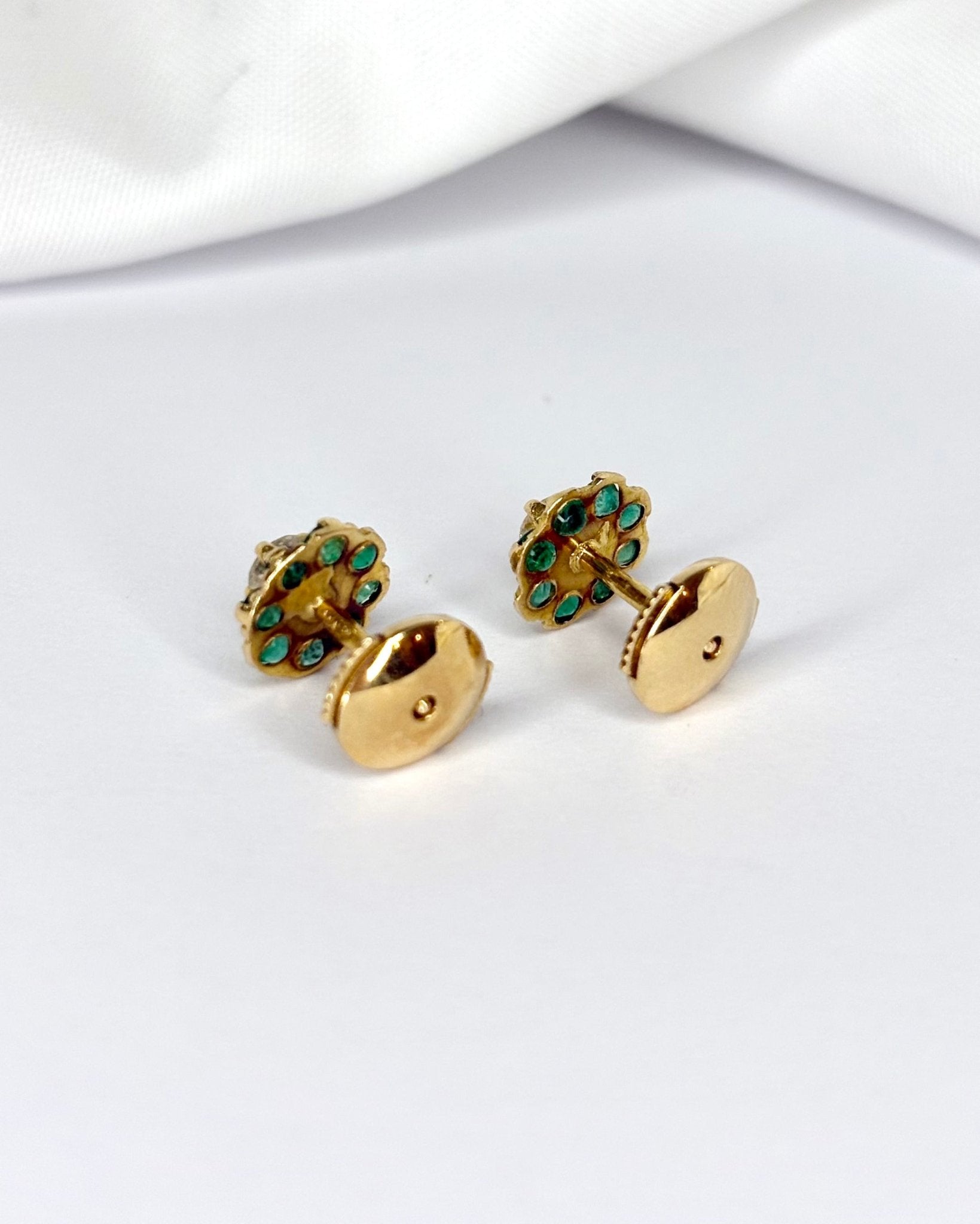 Boucles Marguerite 16 Émeraudes &amp; Diamants 0.20 carat &quot;Eline&quot; - Elliade Paris