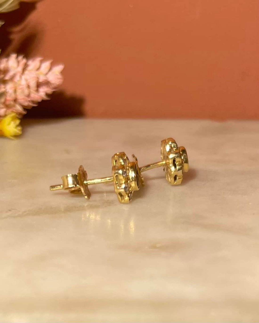 Pendientes de margaritas de esmeralda y diamantes &quot;Yuriana&quot;