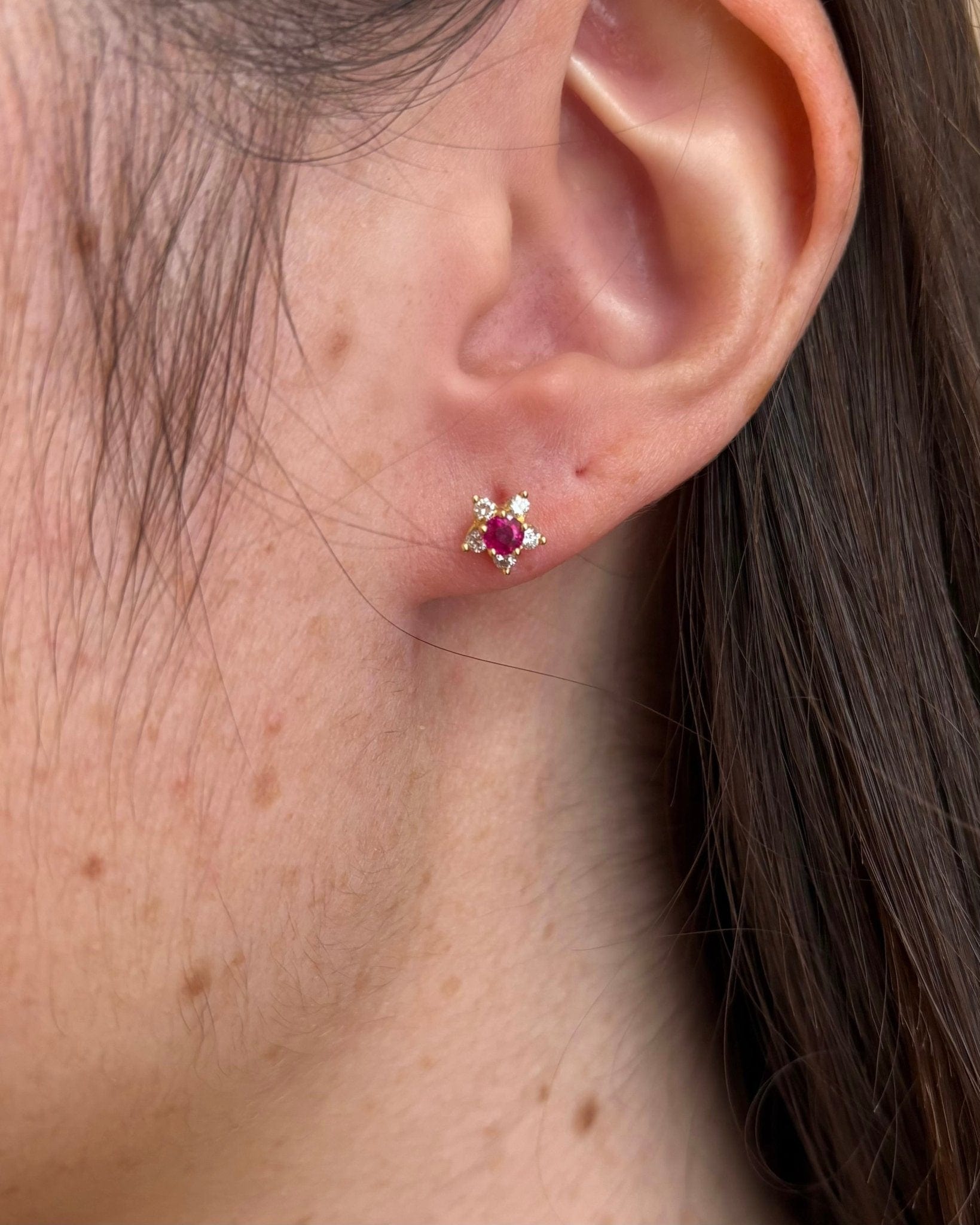 Boucles Marguerite Rubis 0.32 carat &amp; 10 Diamants "Melina" - Elliade Paris