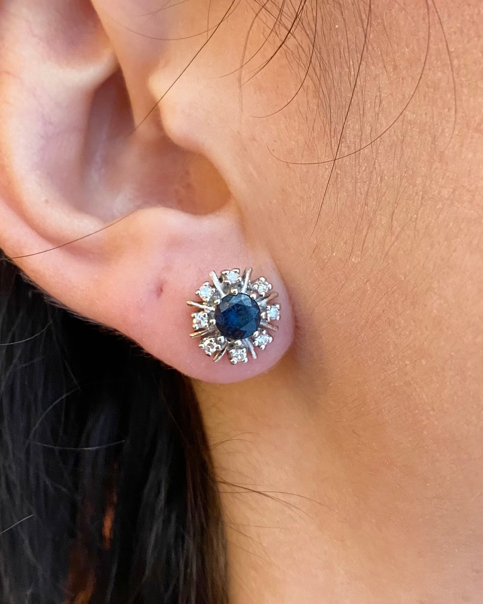 Boucles Marguerite Saphirs 1.56 carat &amp; 16 Diamants "Esa" - Elliade Paris