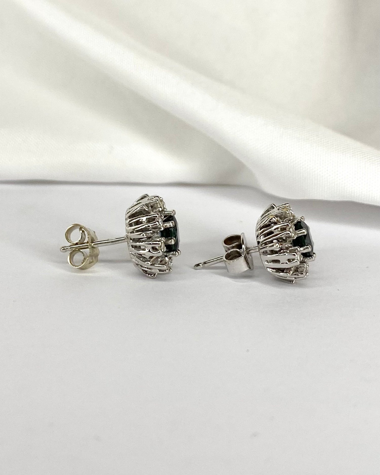 Boucles Marguerite Saphirs 1.56 carat &amp; 16 Diamants &quot;Esa&quot; - Elliade Paris