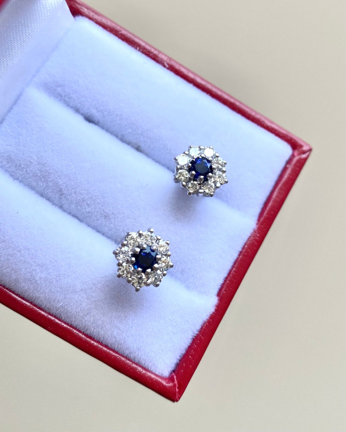 Boucles Marguerite Saphirs &amp; Diamants &quot;Judie&quot; - Elliade Paris