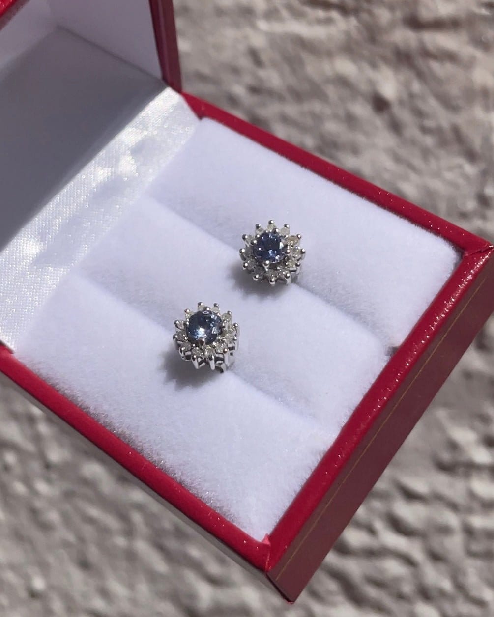 Boucles Marguerite Tanzanites &amp; Diamants "Maera" - Elliade Paris