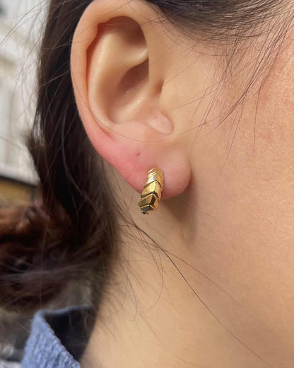 Pendientes vintage de medio aro en oro amarillo "Fay"