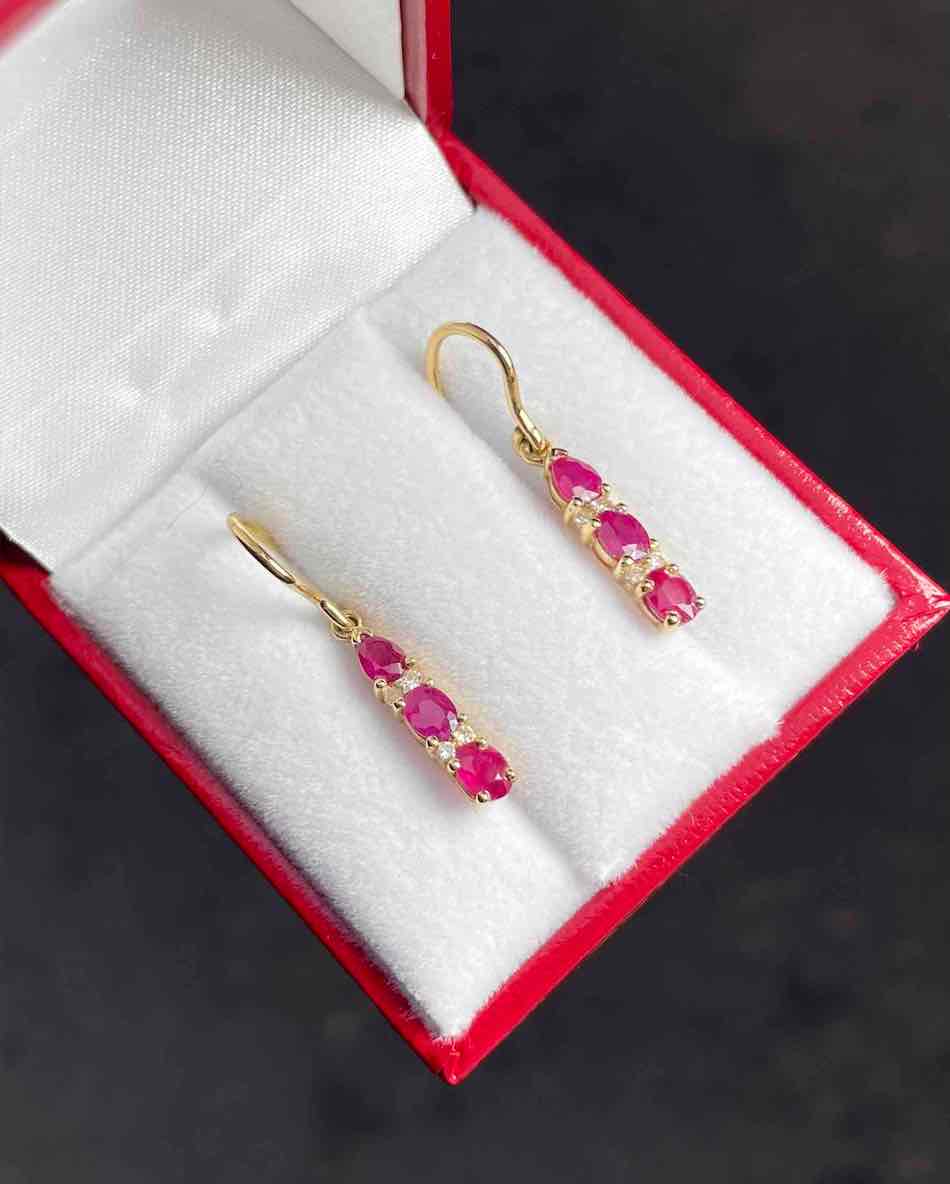 Boucles Pendantes Rubis &amp; Diamants "Ruby" - Elliade Paris