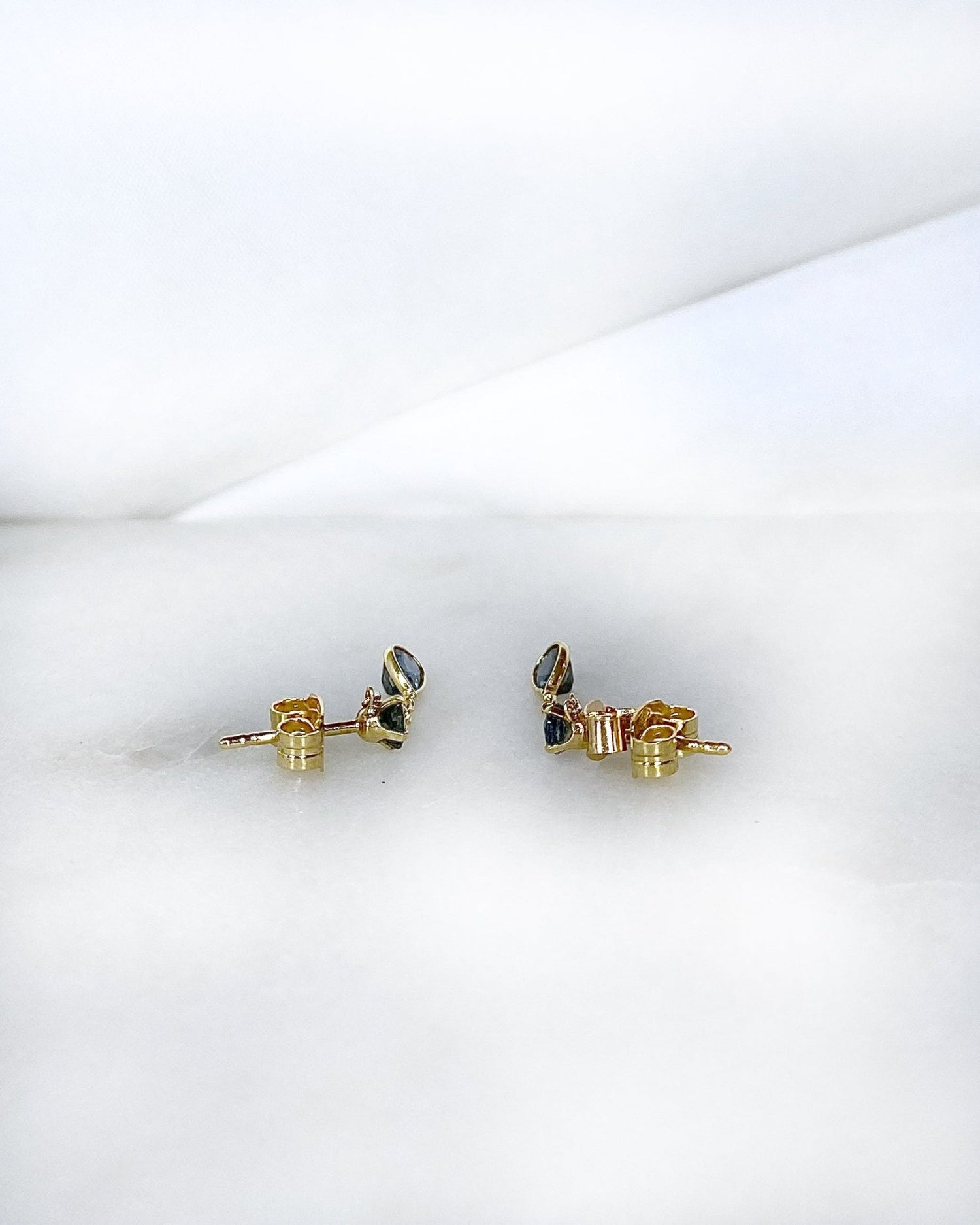Boucles Pendantes Saphir 0.50 carat &quot;Zenko&quot; - Elliade Paris