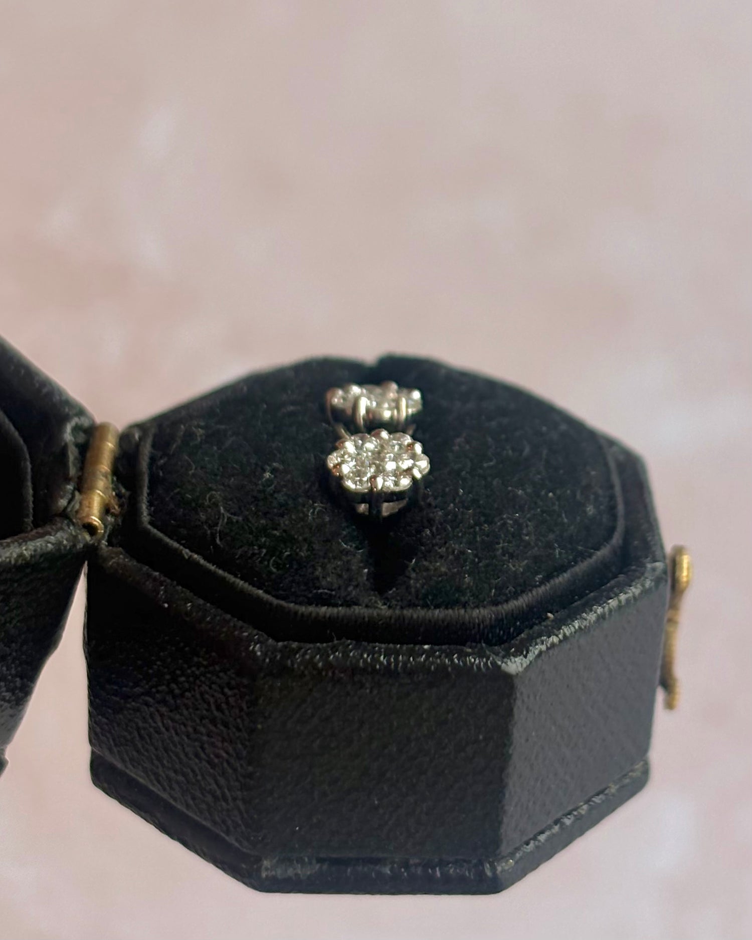 Pendientes margarita con diamante "Carina"