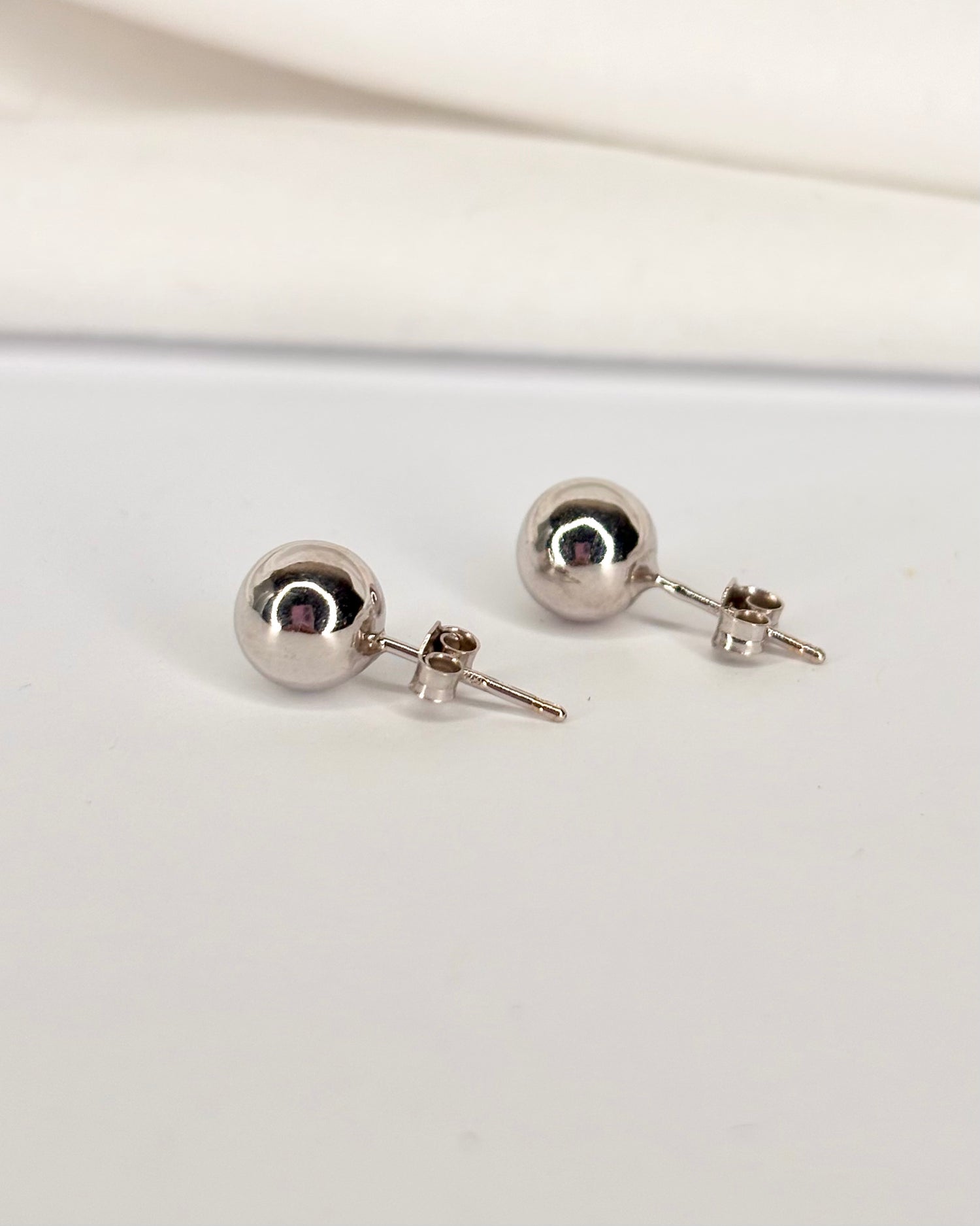 Gray Gold Stud Earrings "Romy"