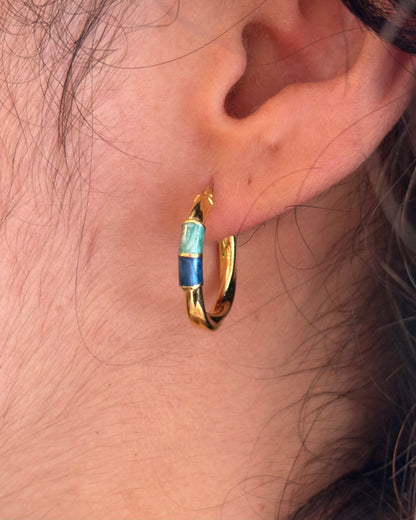 18-Carat Yellow Gold Twisted Hoop Earrings &amp; "Vivienne" Resin