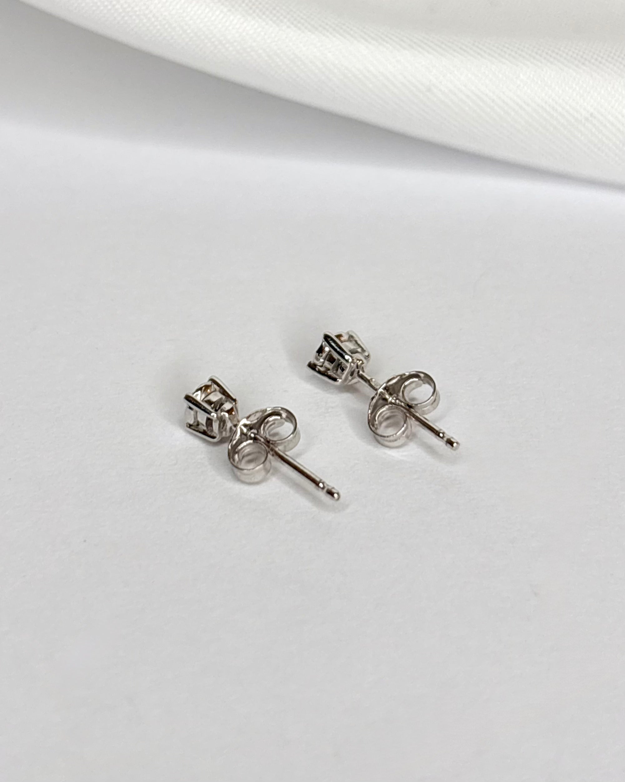 Diamond Stud Earrings "Dina"