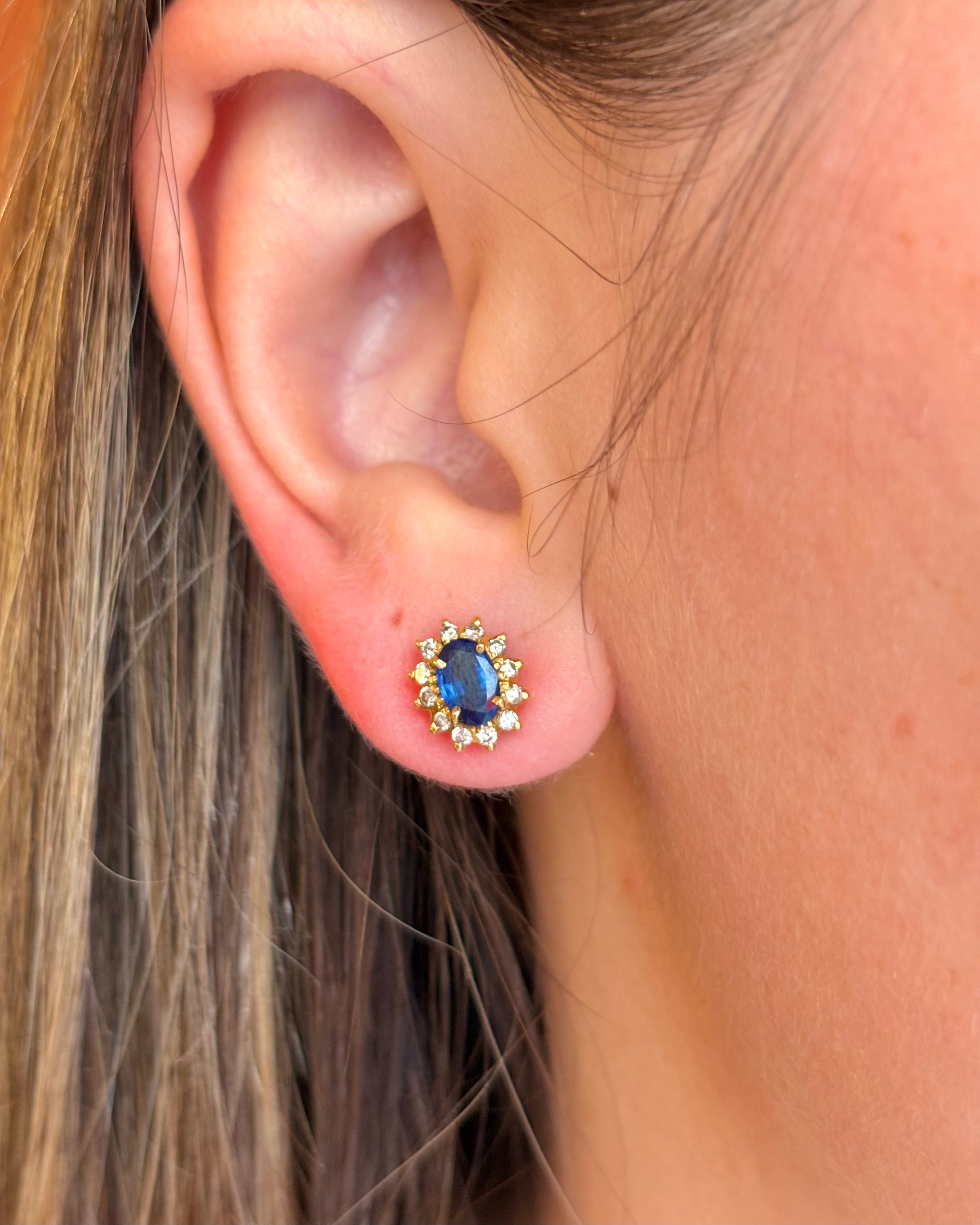 Pendientes Saphir Marguerite Zafiros 1.38 quilates y Diamantes 0.24 quilates "Solène"